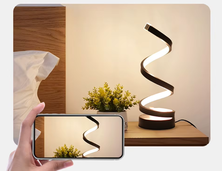 Moderni „S“ formos stalo lempa