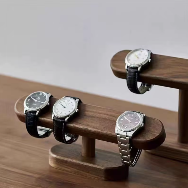 Prabangus medinis laikrodžių stovas