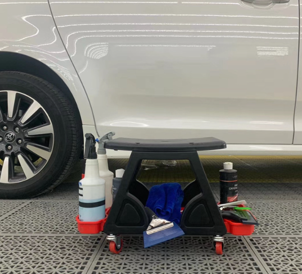 Daugiafunkcinė kėdė automobilių priežiūrai