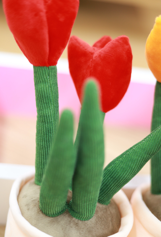 Tulpių pliušinė dekoracija