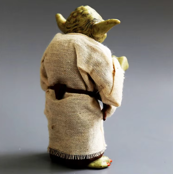 Star Wars Personažas – Master Yoda Su Drabužiais: 12 cm Veiksmo Figūrėlė
