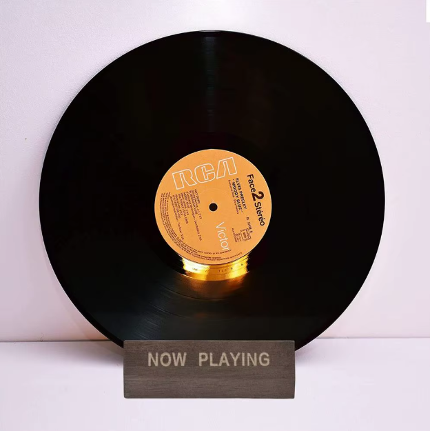 Medinis "Now Playing" vinilo plokštelių laikiklis