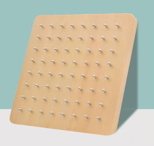 Medinė Geometrinė Lenta: Kūrimo ir Mokymosi Žaislas Vaikams