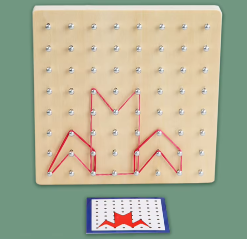 Medinė Geometrinė Lenta: Kūrimo ir Mokymosi Žaislas Vaikams