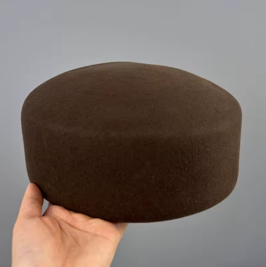 PRABANGI MOTERIŠKA VILNONĖ FEDORA / PILLBOX STILIAUS SKRYBĖLĖ