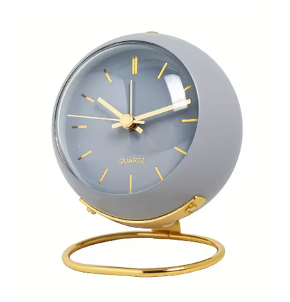 Stalo laikrodis su naktiniu apšvietimu