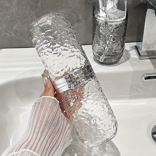 Burnos skalavimo puodelis ir dantų šepetėlių dėžutė