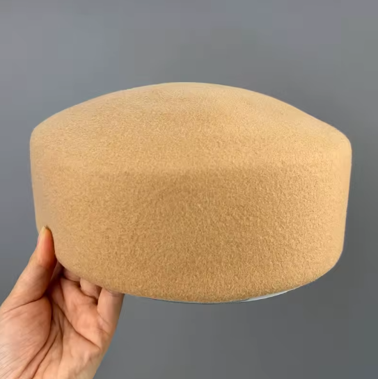 PRABANGI MOTERIŠKA VILNONĖ FEDORA / PILLBOX STILIAUS SKRYBĖLĖ