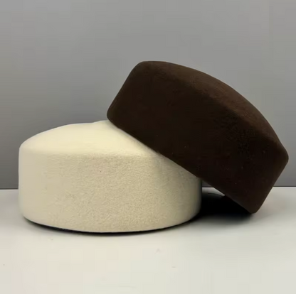 PRABANGI MOTERIŠKA VILNONĖ FEDORA / PILLBOX STILIAUS SKRYBĖLĖ