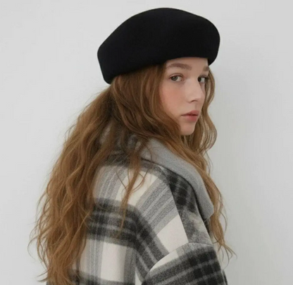 Elegancija su moderniu siluetu – dome top kepurė moterims