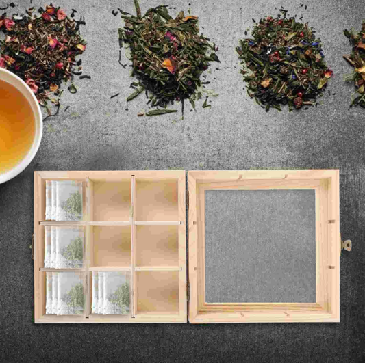 Medinė dėžutė su langu