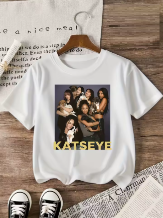 Vaikiški marškinėliai su KATSEYE, balti