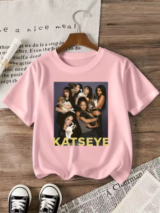 Vaikiški marškinėliai su KATSEYE, rožiniai