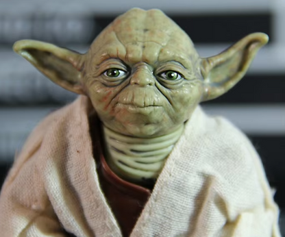 Star Wars Personažas – Master Yoda Su Drabužiais: 12 cm Veiksmo Figūrėlė