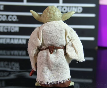 Star Wars Personažas – Master Yoda Su Drabužiais: 12 cm Veiksmo Figūrėlė