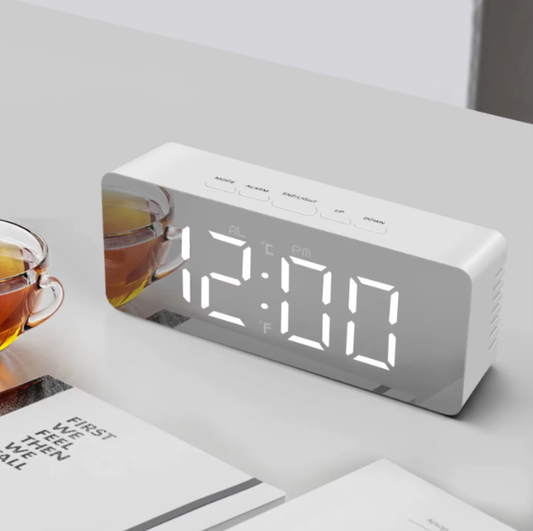 USB maitinamas skaitmeninis laikrodis