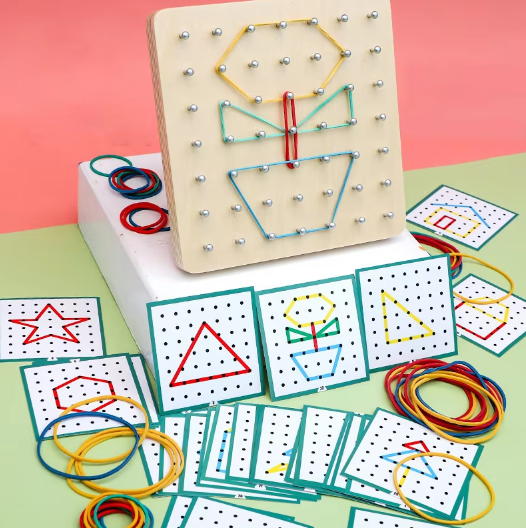 Medinė Geometrinė Lenta: Kūrimo ir Mokymosi Žaislas Vaikams